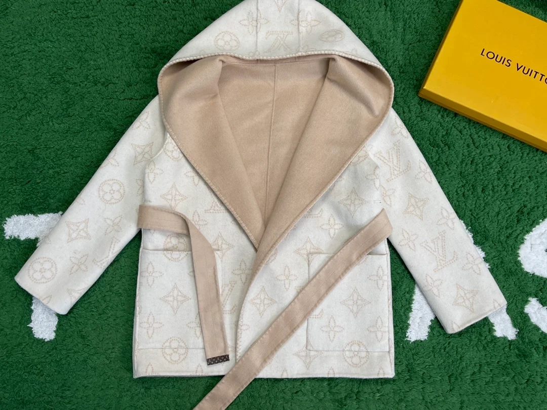 루이비통 리버서블 시그니처 쇼트 코트