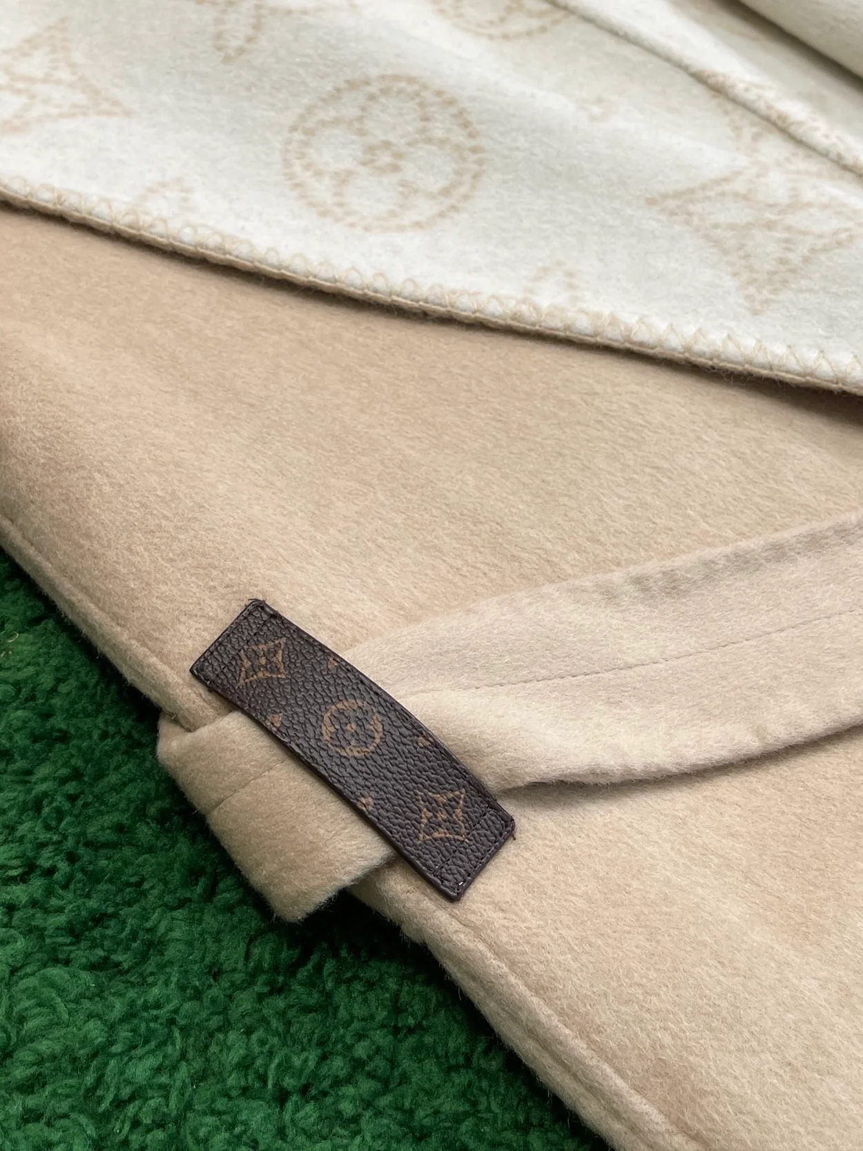 루이비통 리버서블 시그니처 쇼트 코트