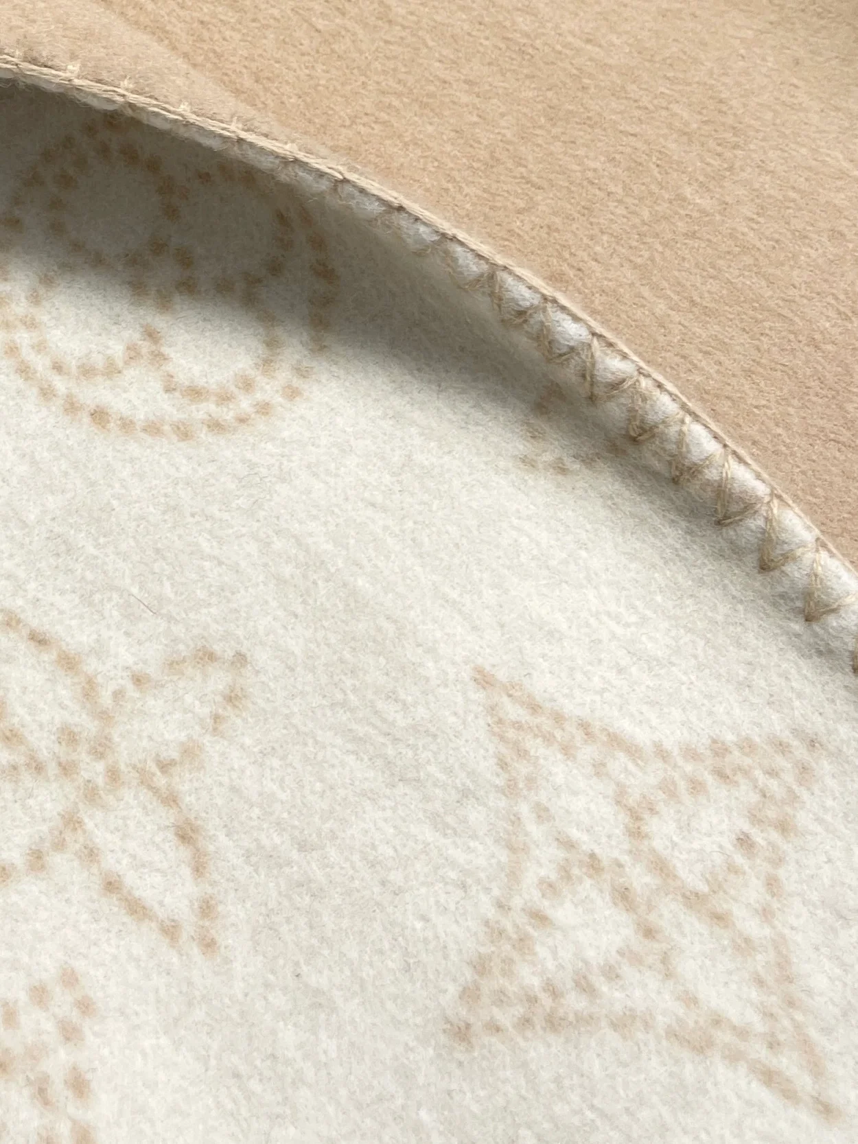 루이비통 리버서블 시그니처 쇼트 코트