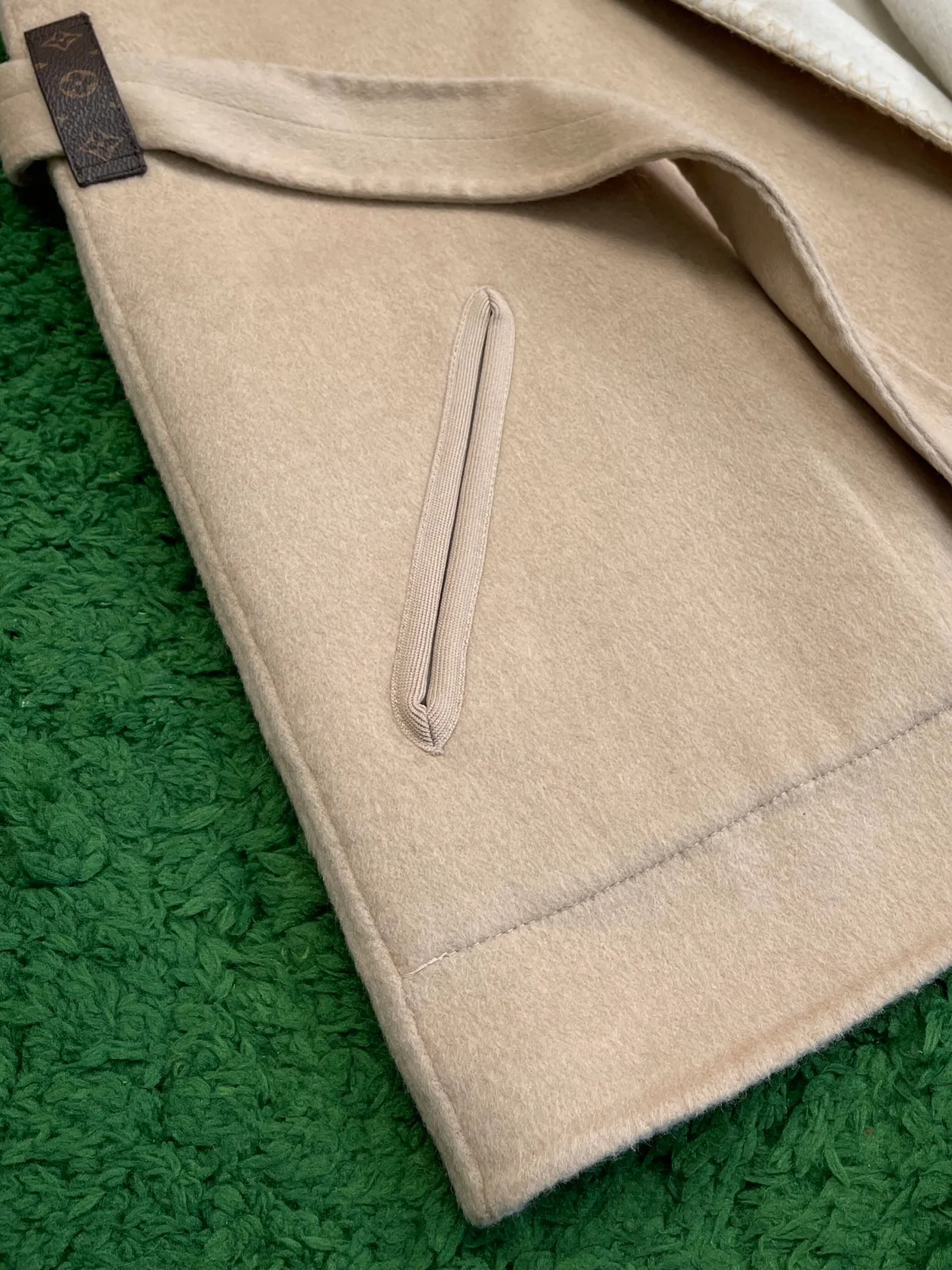 루이비통 리버서블 시그니처 쇼트 코트