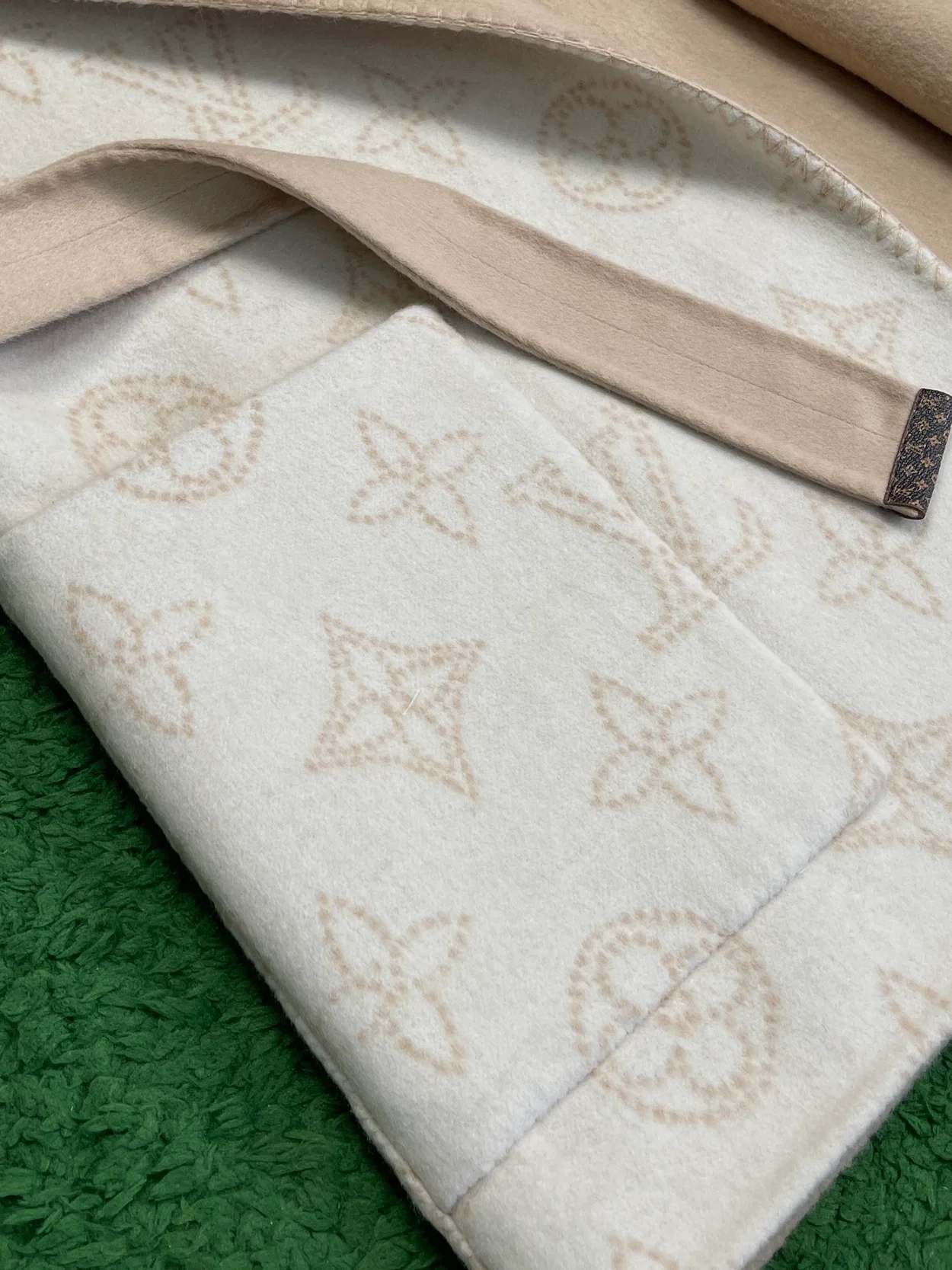 루이비통 리버서블 시그니처 쇼트 코트