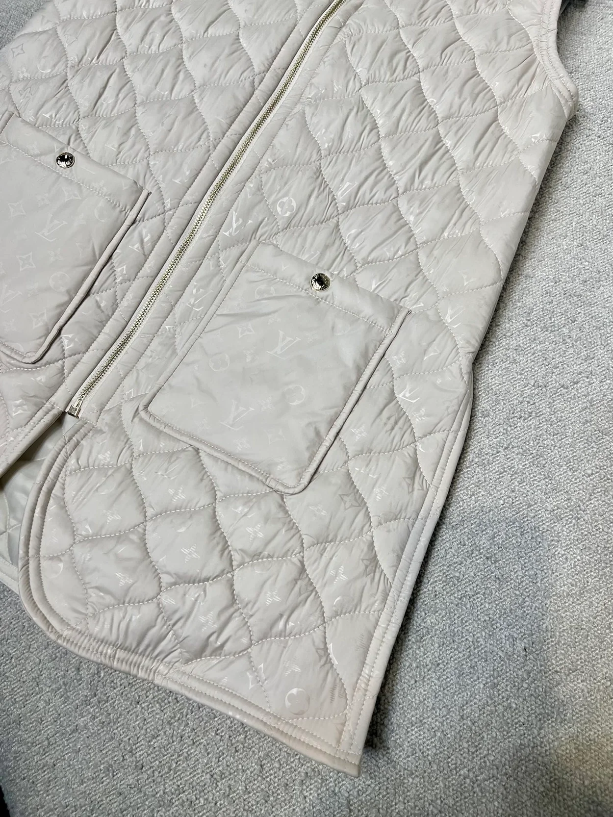 루이비통 퀄티드 모노그램 질렛 1AC18T