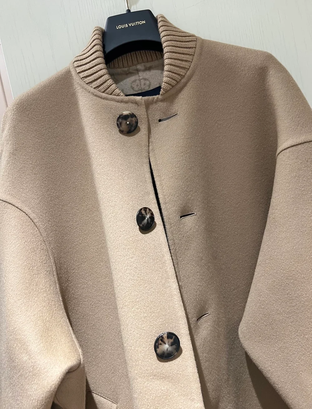 루이비통 슬러치 롱 봄버 코트 1AC1YW