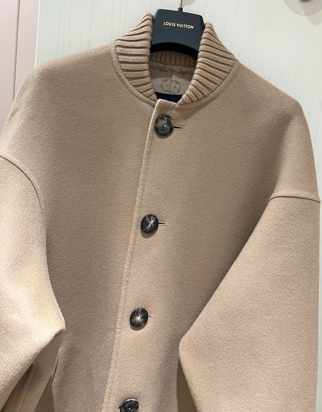 루이비통 슬러치 롱 봄버 코트 1AC1YW