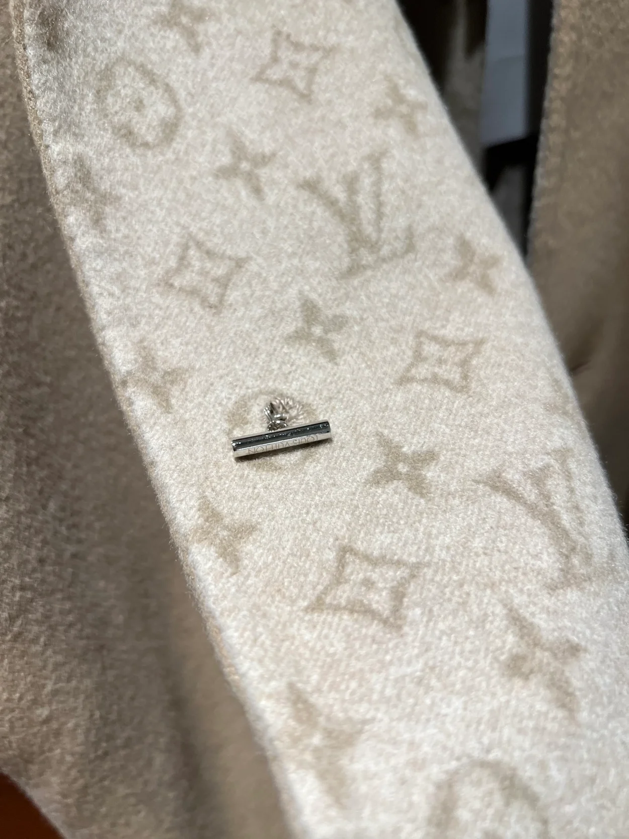 루이비통 슬러치 롱 봄버 코트 1AC1YW