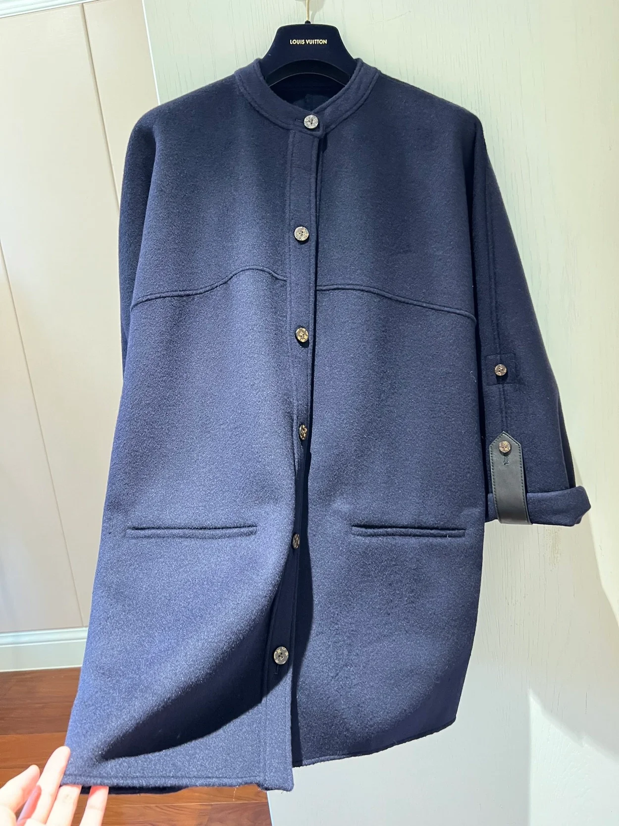 루이비통 박시 버튼 업 코트 1ABC9U