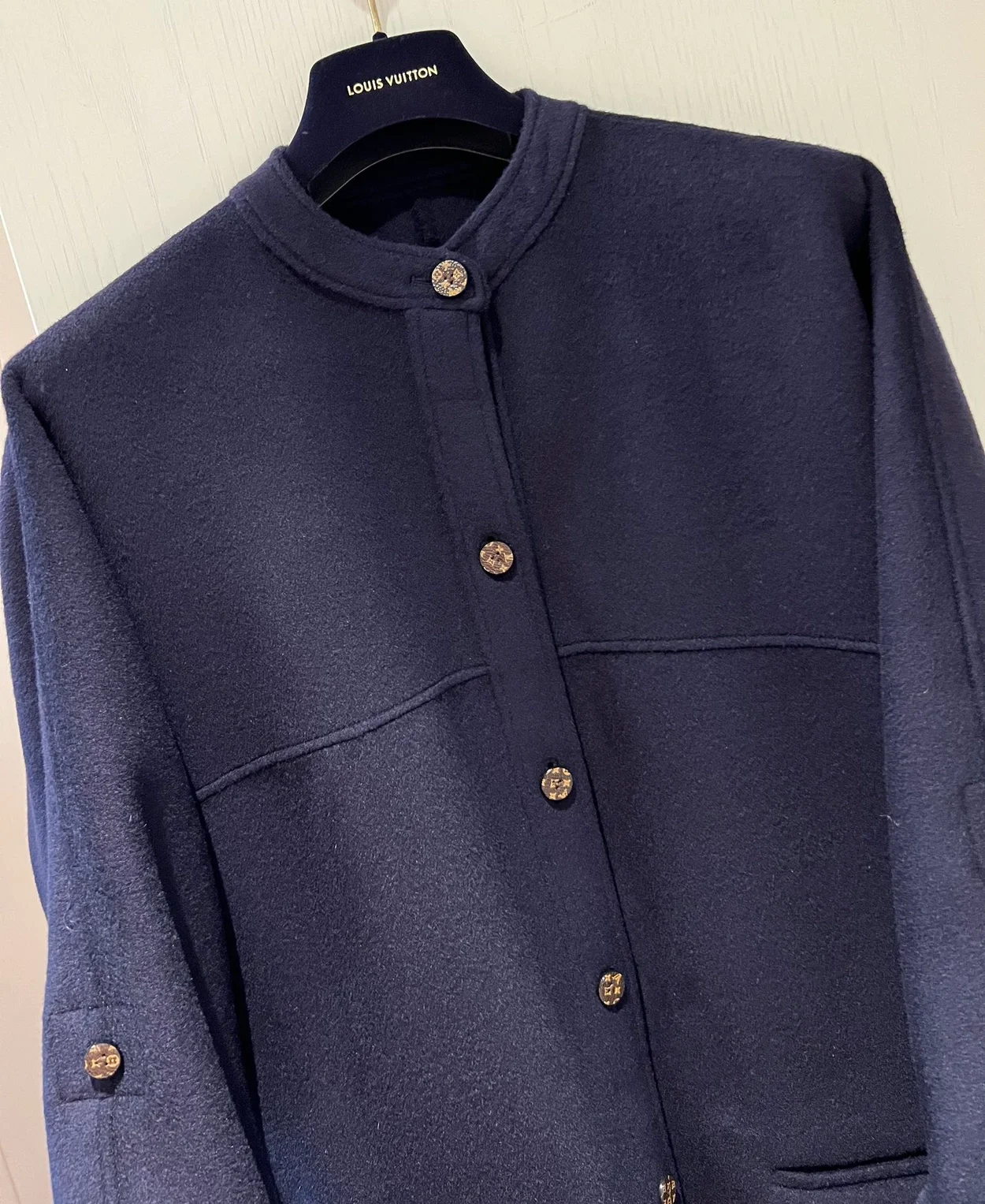 루이비통 박시 버튼 업 코트 1ABC9U