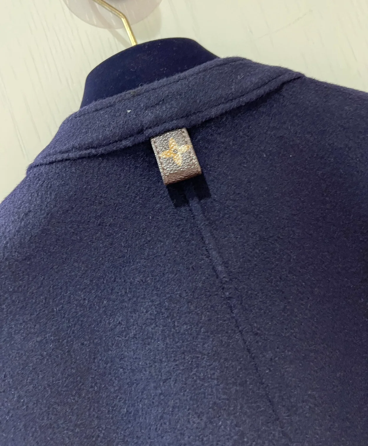 루이비통 박시 버튼 업 코트 1ABC9U