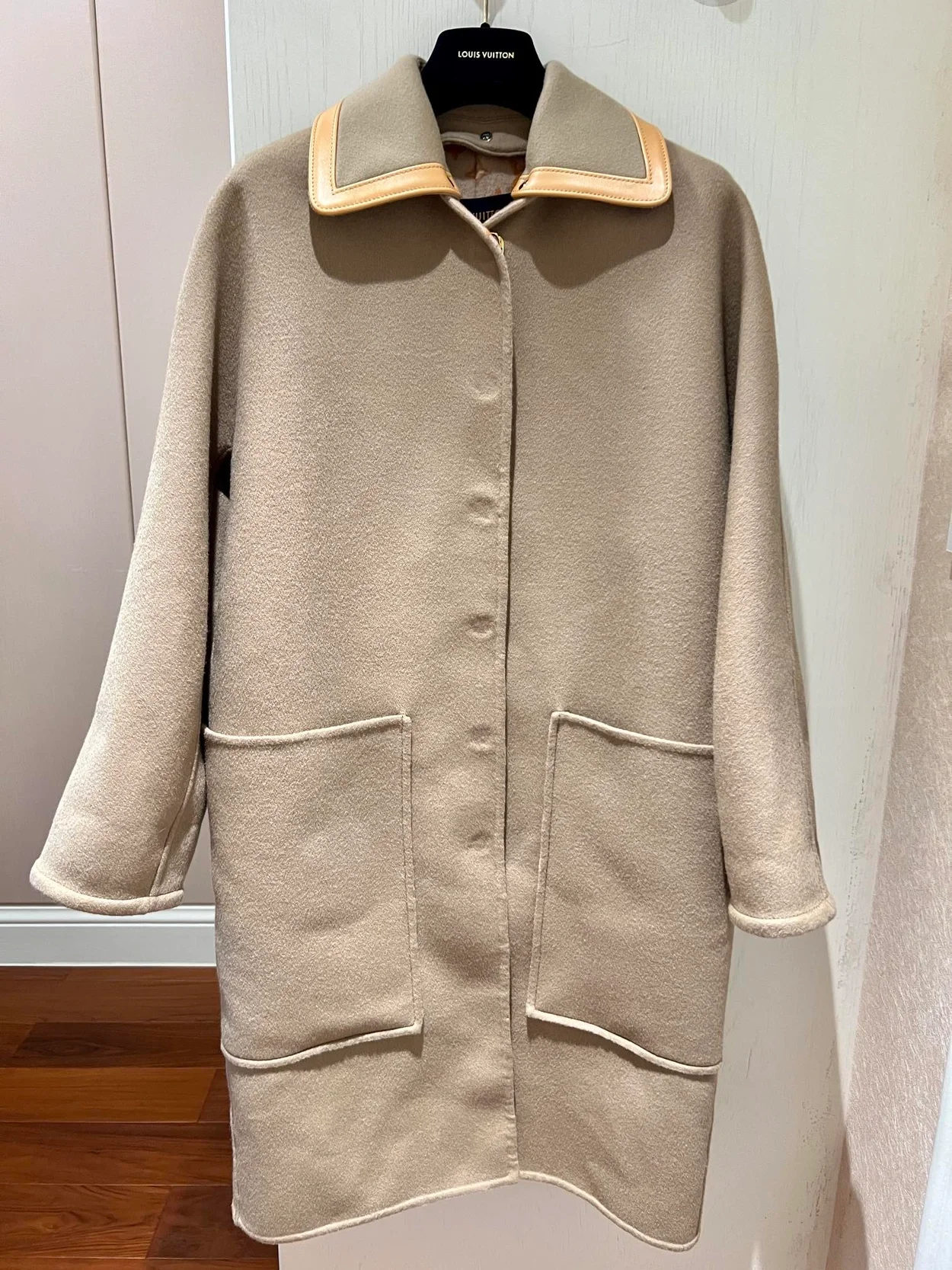 루이비통 리무버블 칼라 더블 페이스 코트 1ABQP2