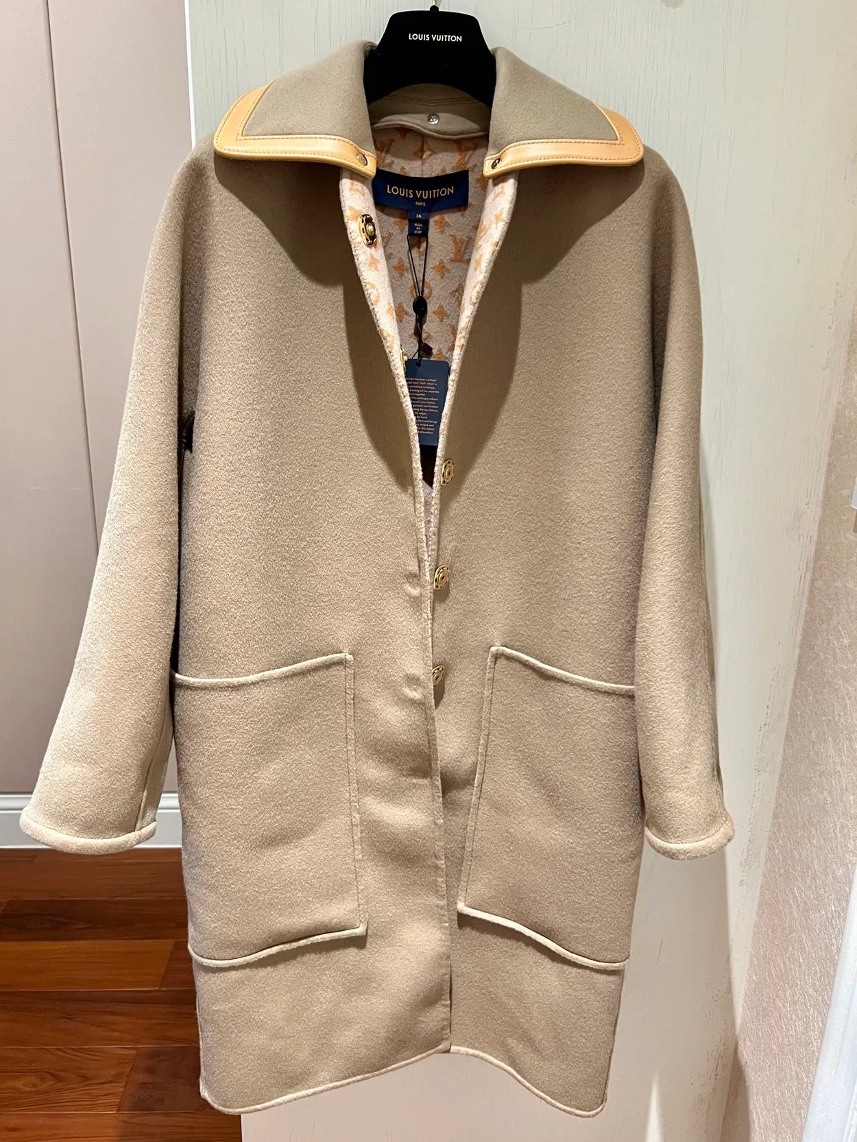 루이비통 리무버블 칼라 더블 페이스 코트 1ABQP2