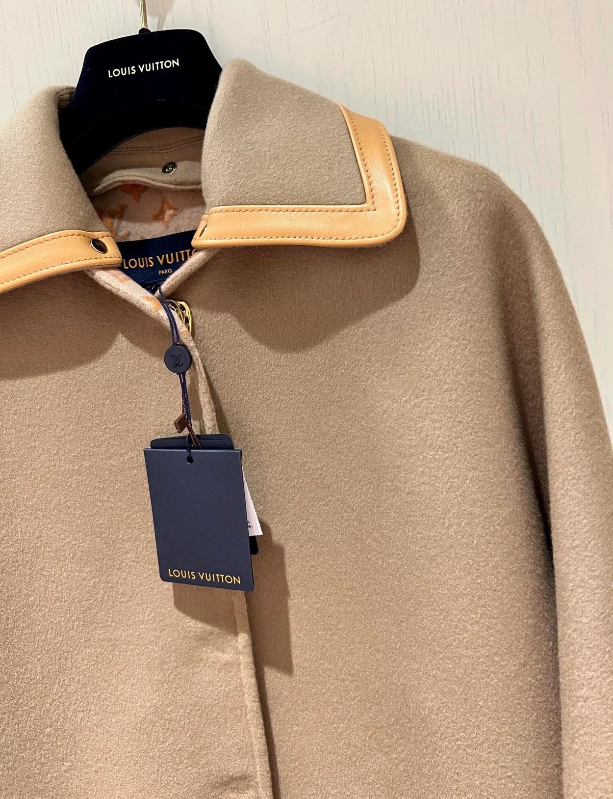 루이비통 리무버블 칼라 더블 페이스 코트 1ABQP2