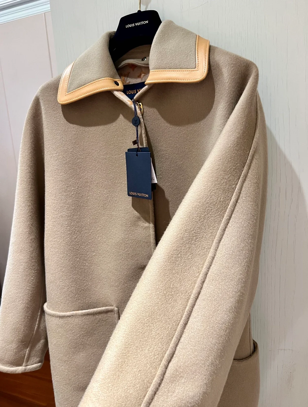 루이비통 리무버블 칼라 더블 페이스 코트 1ABQP2