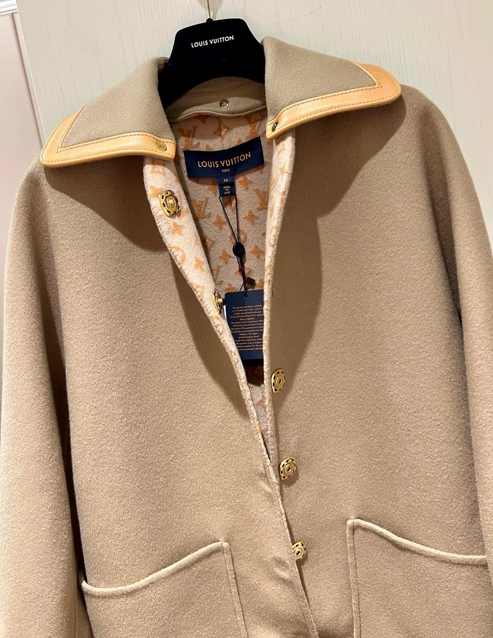 루이비통 리무버블 칼라 더블 페이스 코트 1ABQP2