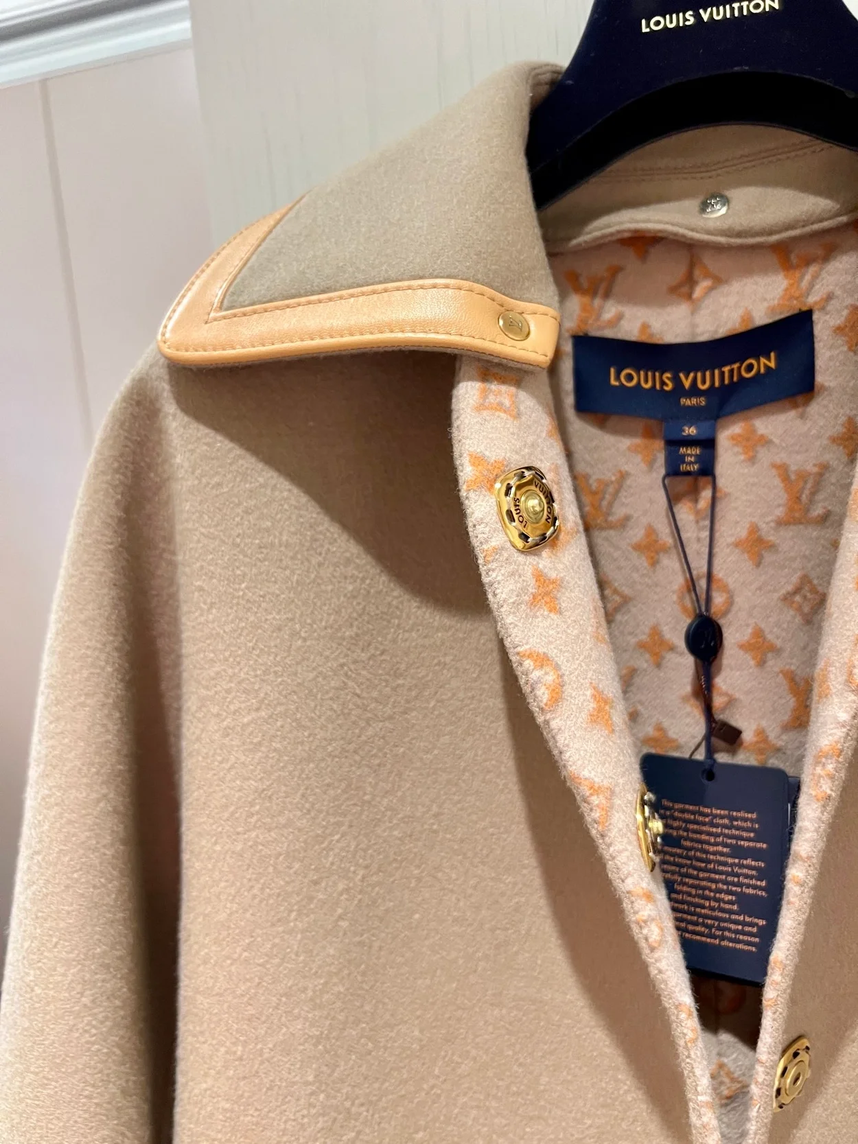 루이비통 리무버블 칼라 더블 페이스 코트 1ABQP2