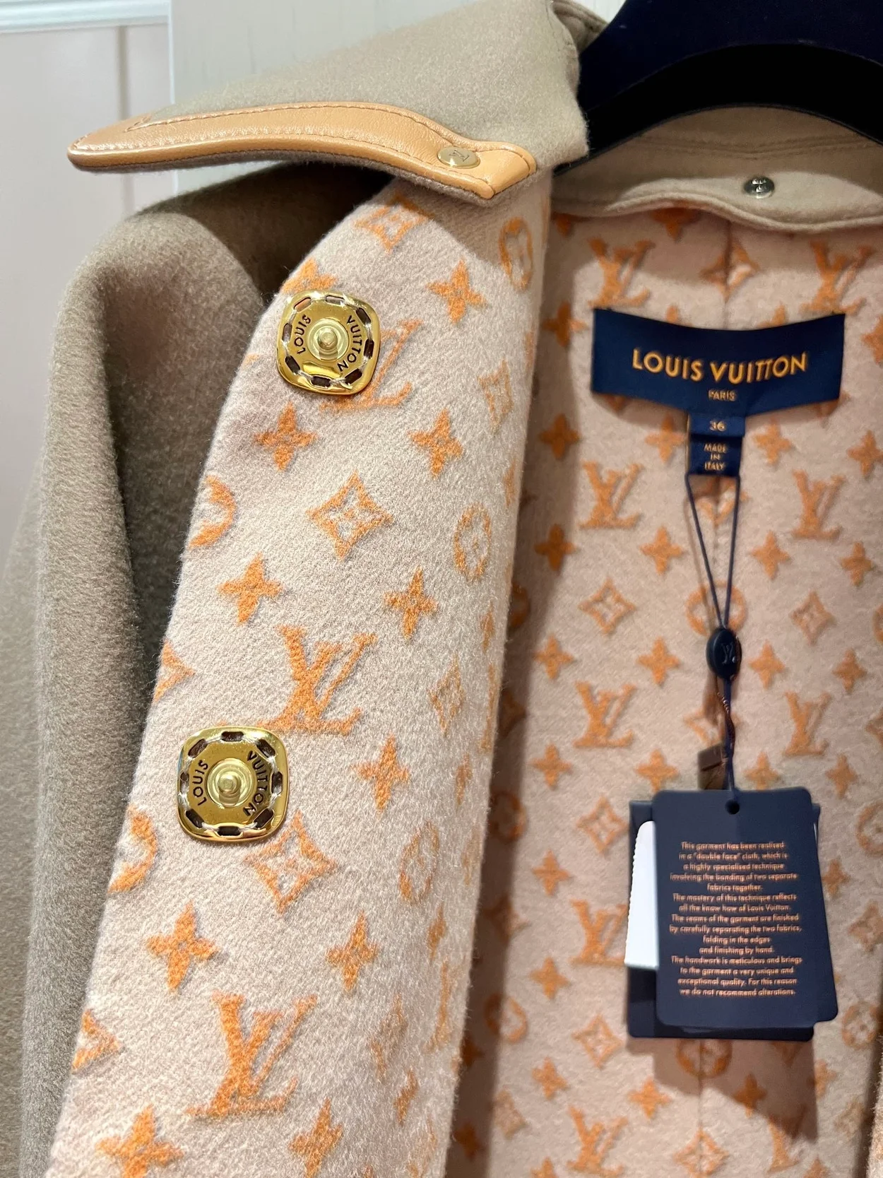 루이비통 리무버블 칼라 더블 페이스 코트 1ABQP2