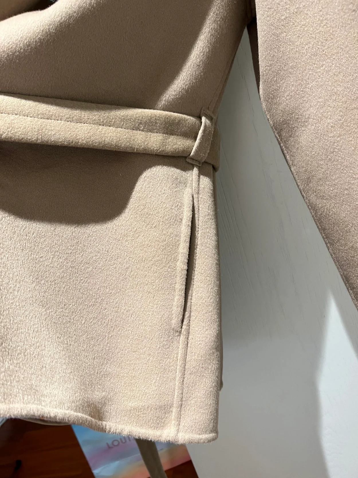 루이비통 3D 모노그램 더블 브레스티드 랩 코트 1ABT6U