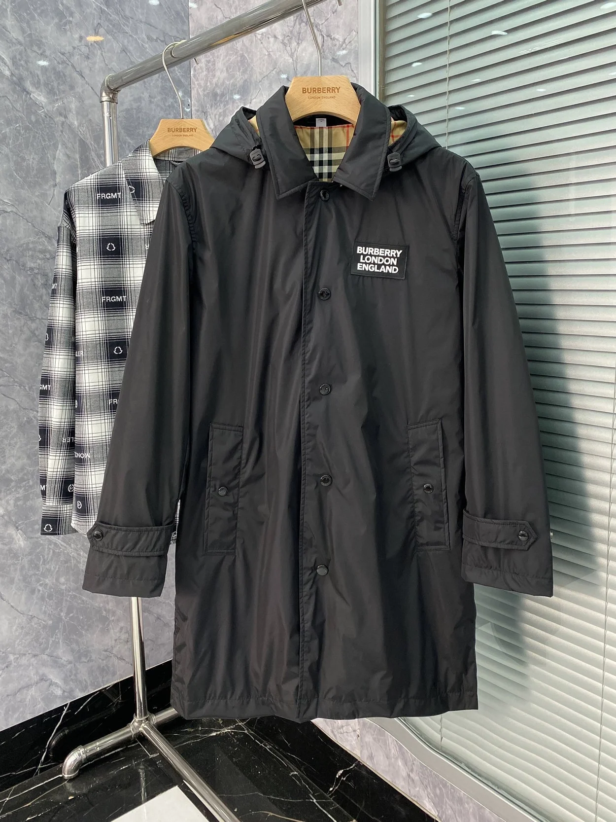 버버리 디태처블 쉐이프 코트