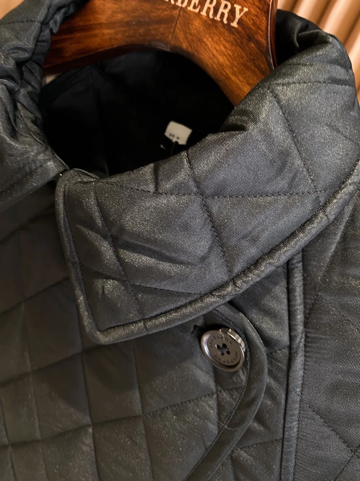 버버리 타이팅 다이아몬드 퀄팅 코트