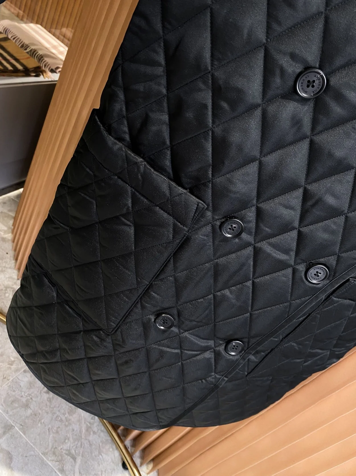 버버리 타이팅 다이아몬드 퀄팅 코트