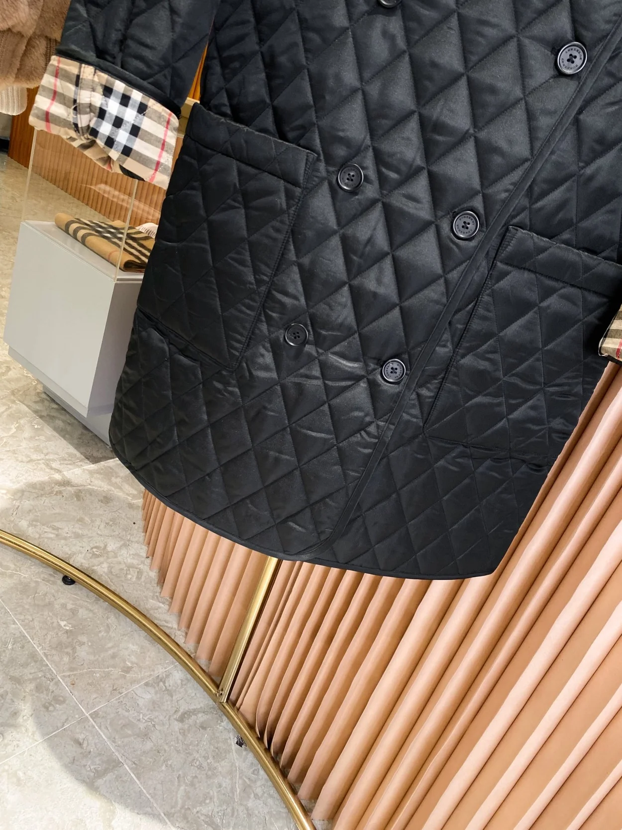 버버리 타이팅 다이아몬드 퀄팅 코트