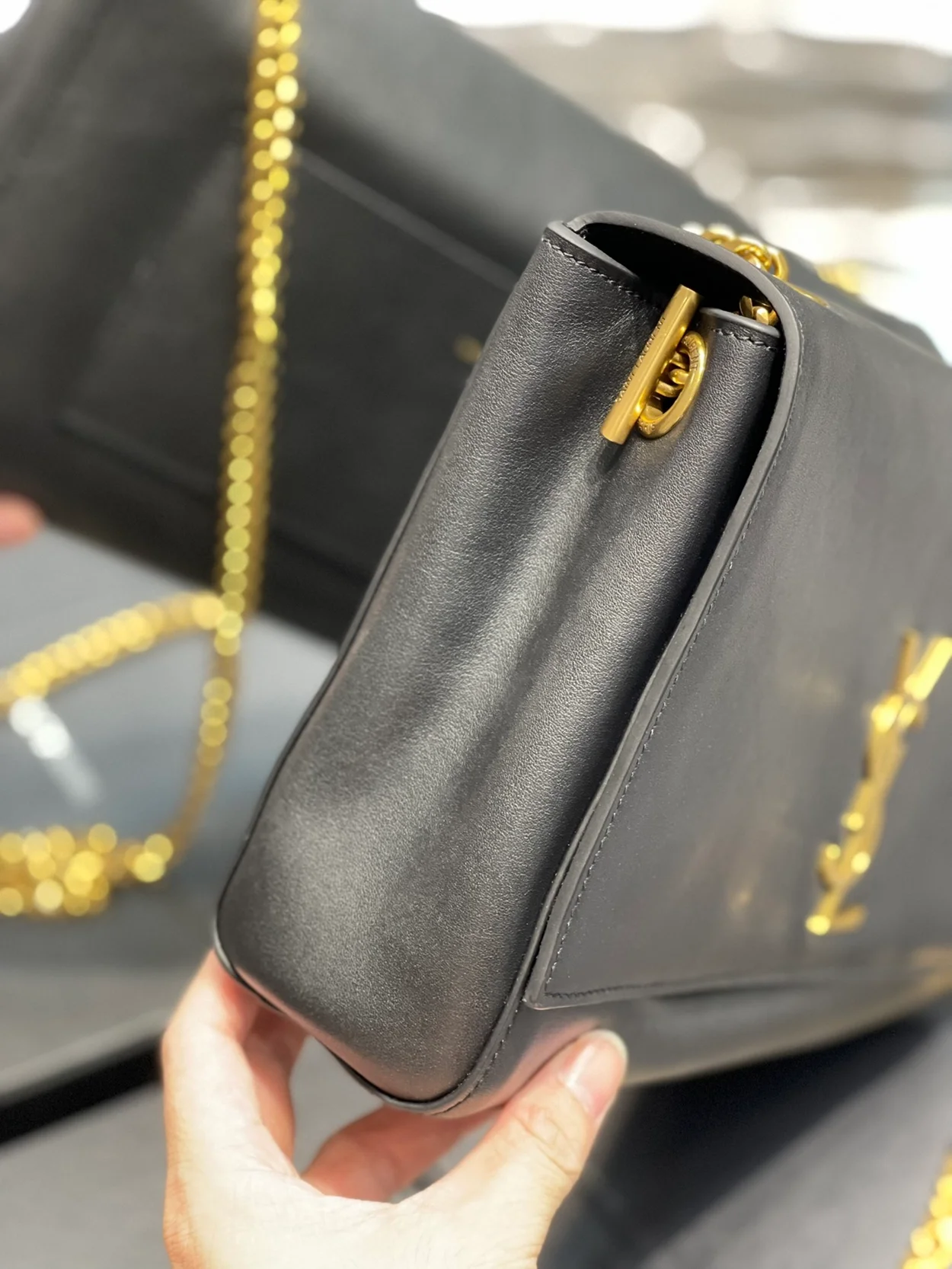 생로랑 미디움 스웨이드 리버서블 양면 케이트 백 블랙