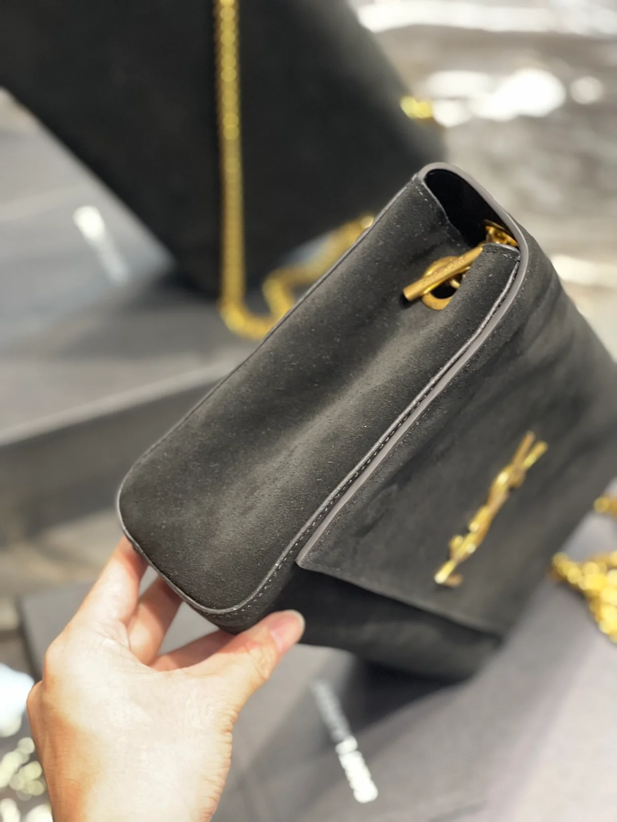 생로랑 미디움 스웨이드 리버서블 양면 케이트 백 블랙