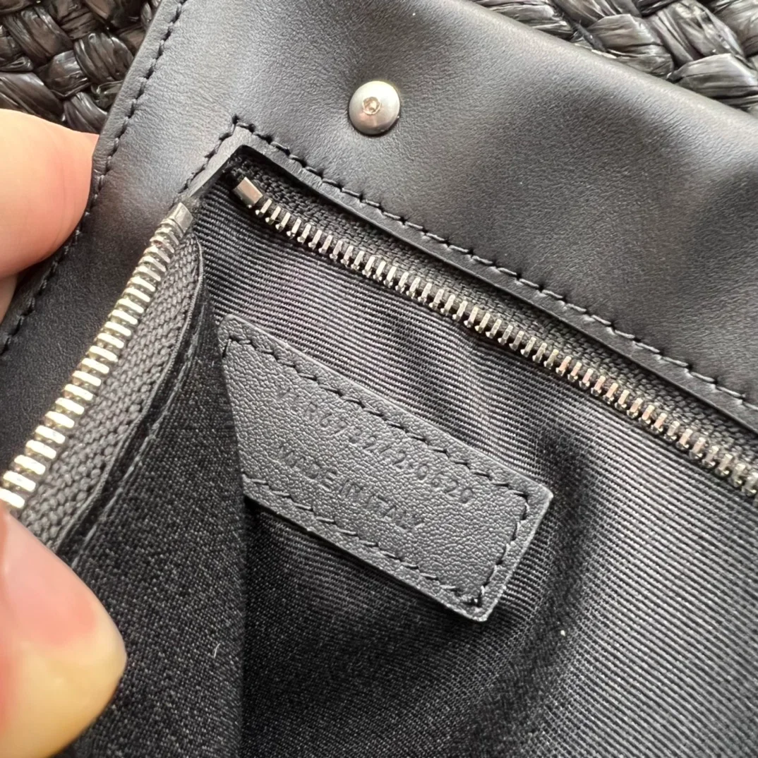 생로랑 파니에 미디엄 라피아 바스켓 백 블랙