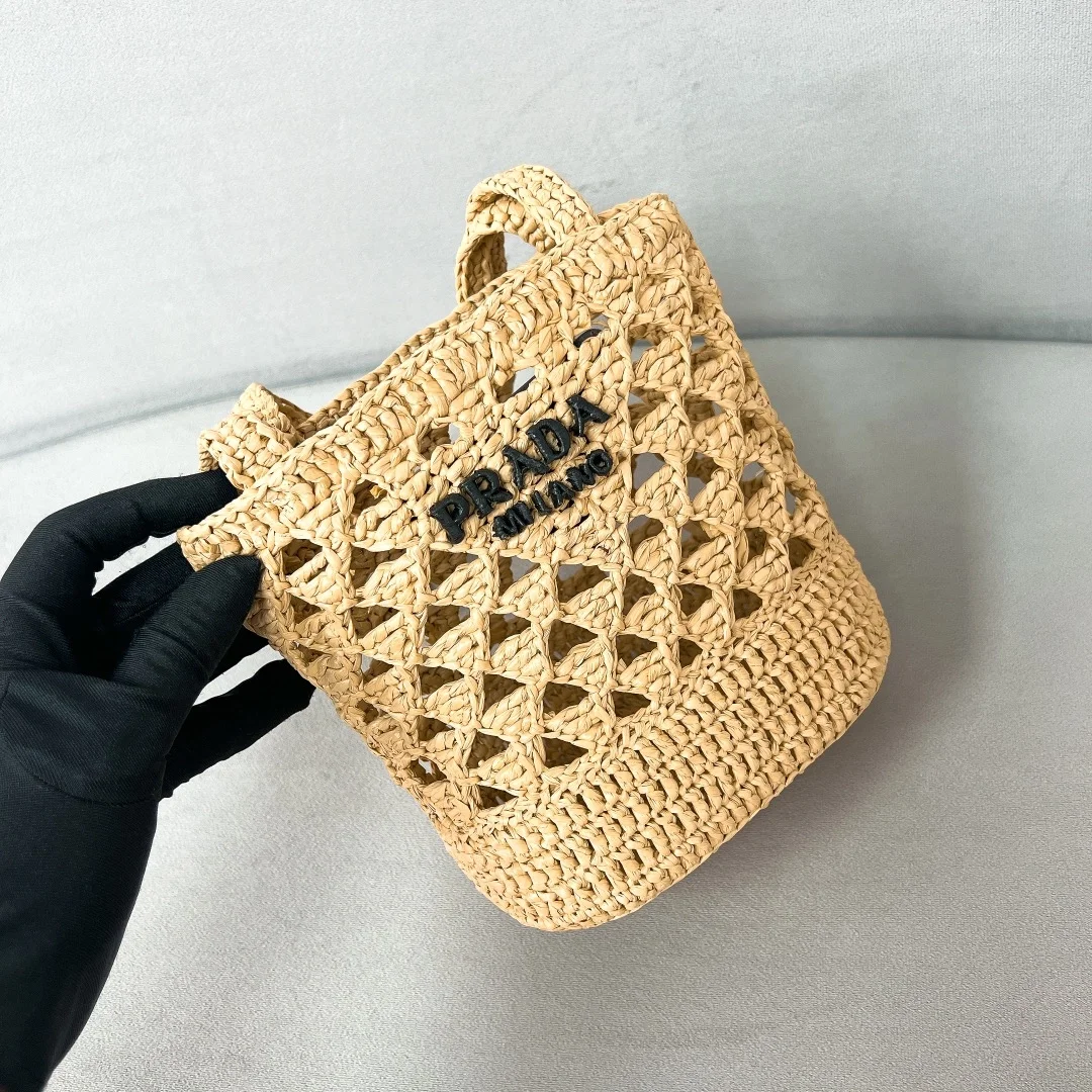 프라다 크로셰 토트백 내추럴