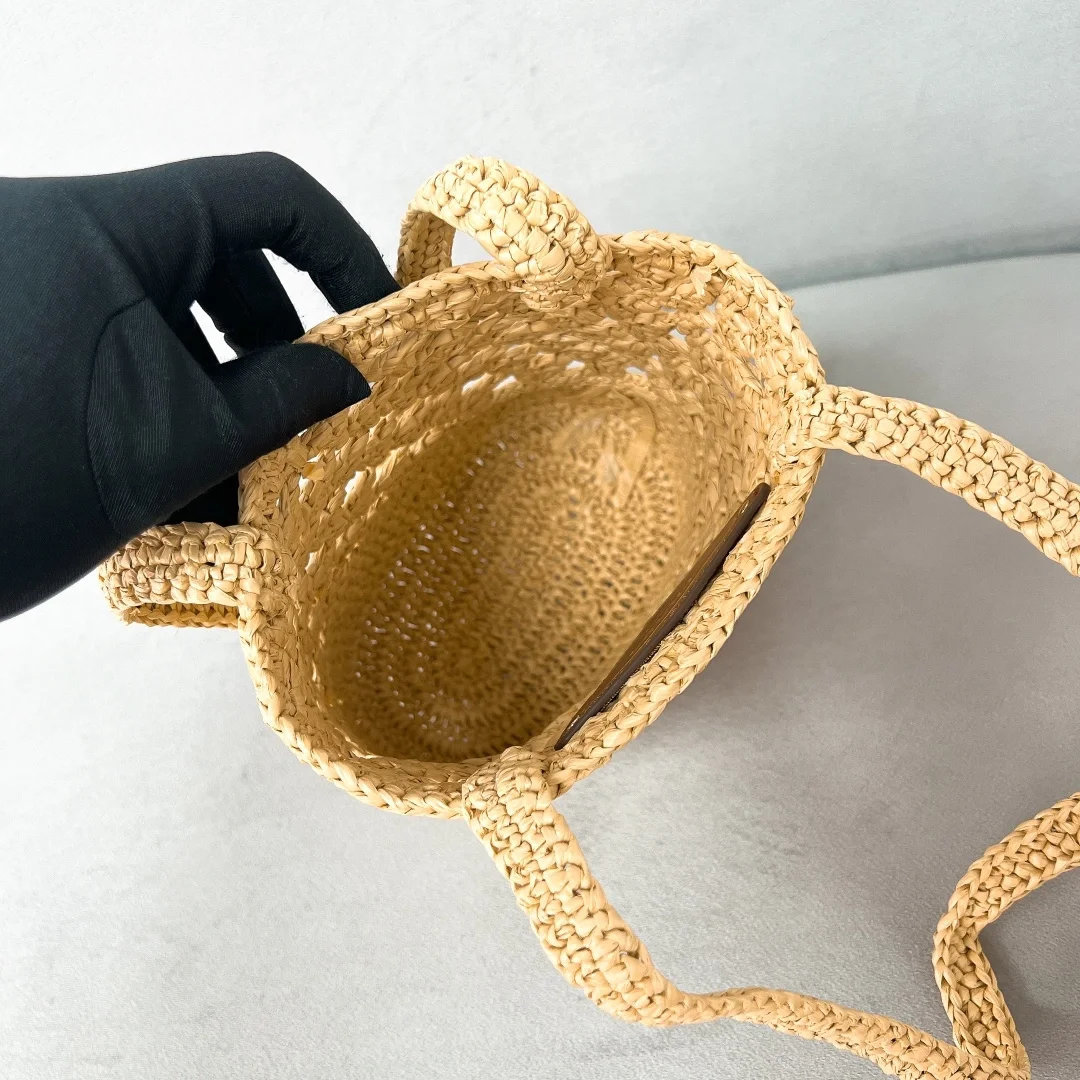 프라다 크로셰 토트백 내추럴