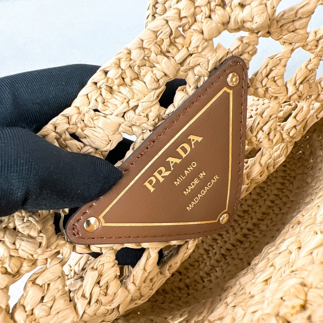 프라다 크로셰 토트백 내추럴