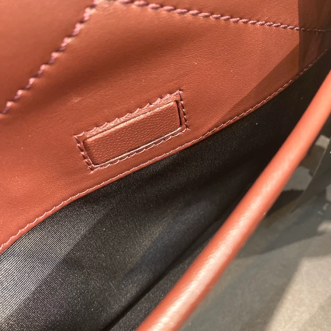 생로랑 니키 스웨이드 미디움 체인백 와인