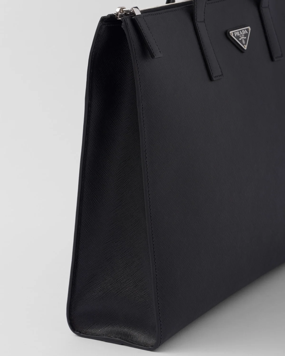 프라다 사피아노 레더 토트백