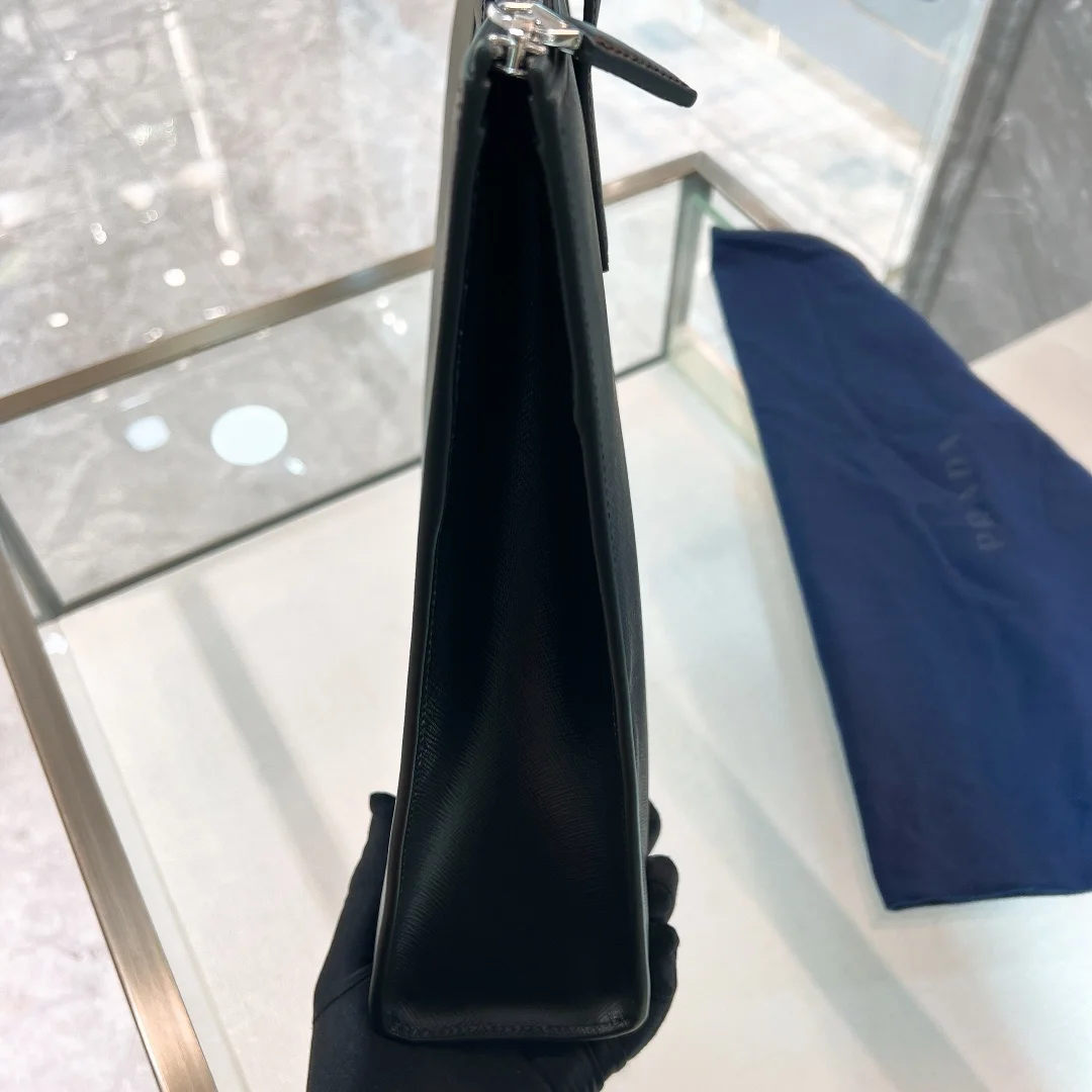 프라다 사피아노 레더 토트백