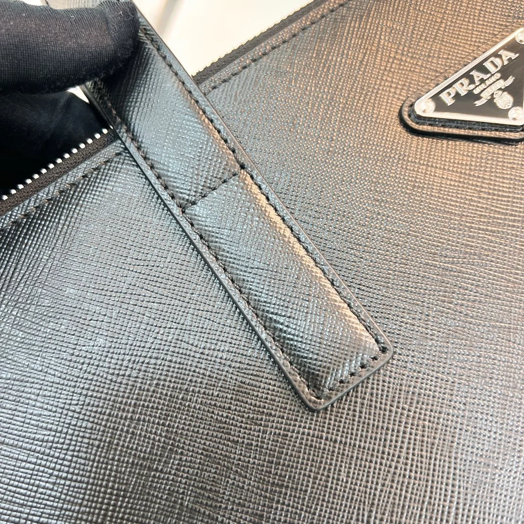 프라다 사피아노 레더 토트백