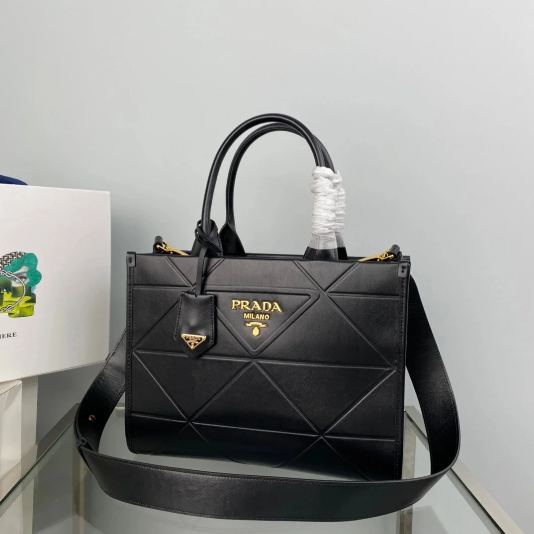 프라다 레더 토트백