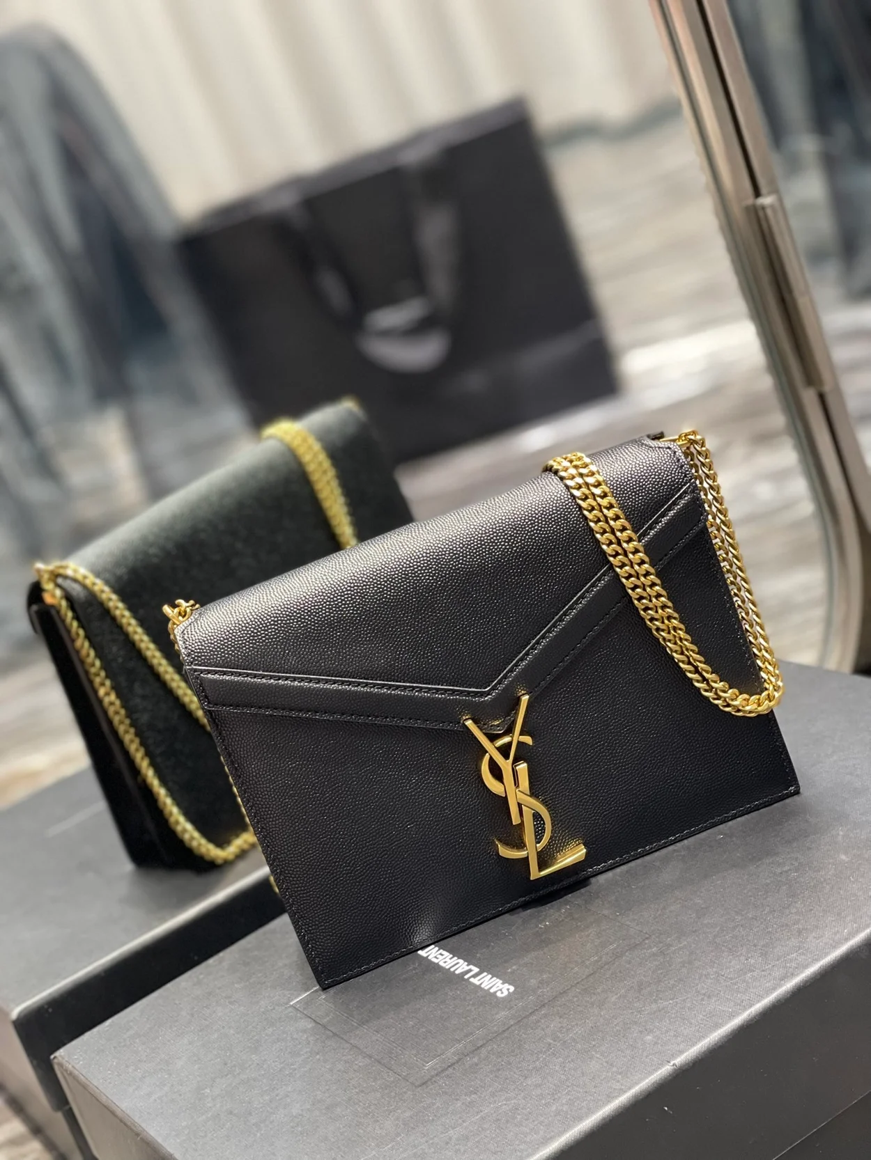 생로랑 카산드라 미디움 체인백 블랙