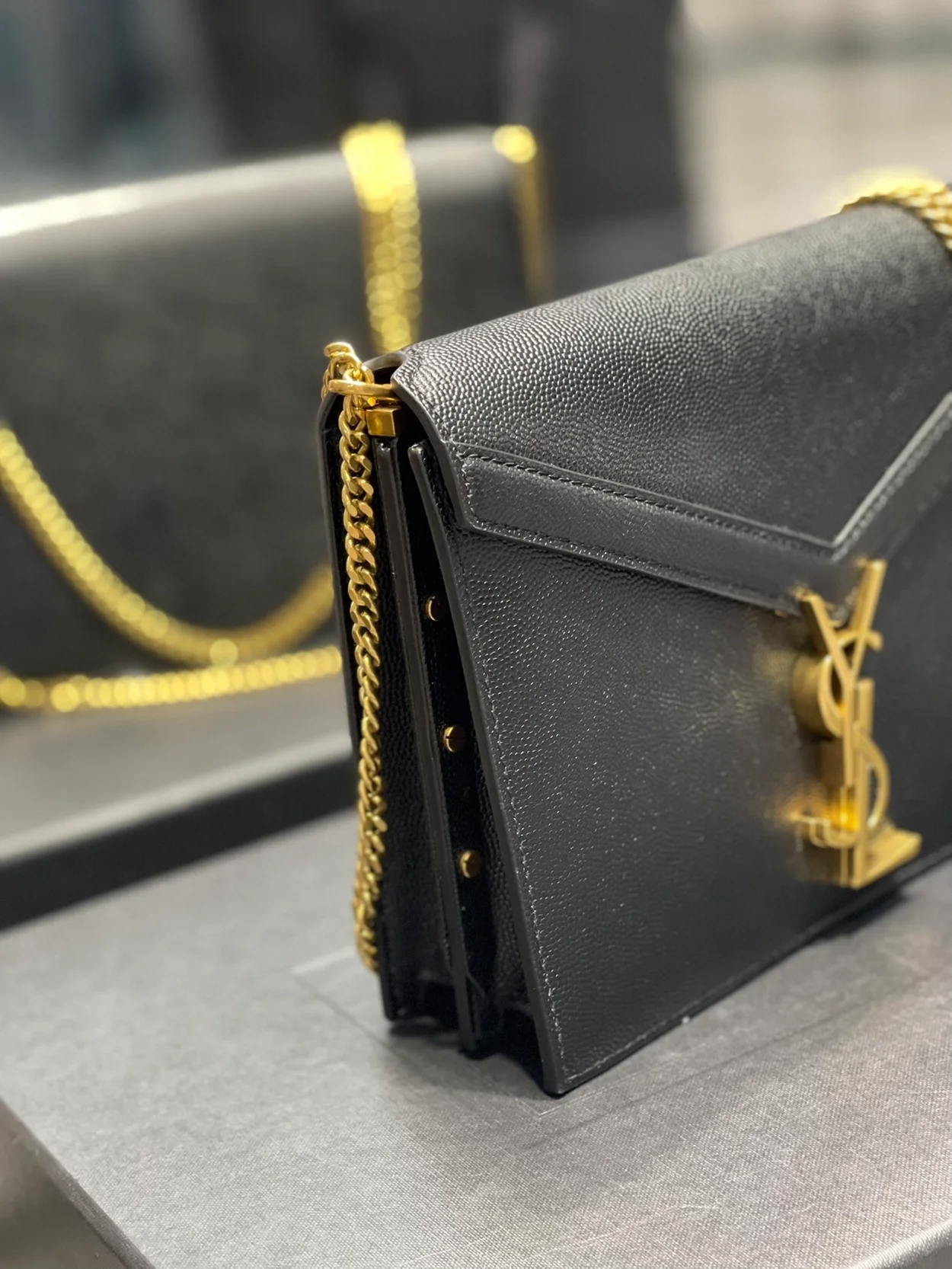 생로랑 카산드라 미디움 체인백 블랙