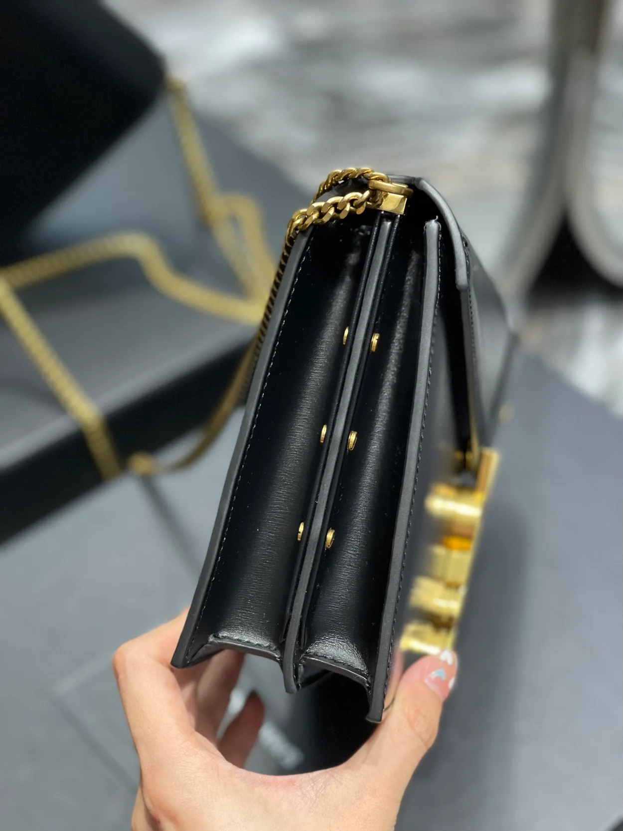 생로랑 그랑 드 뿌드르 카산드라 클래스프 백 블랙