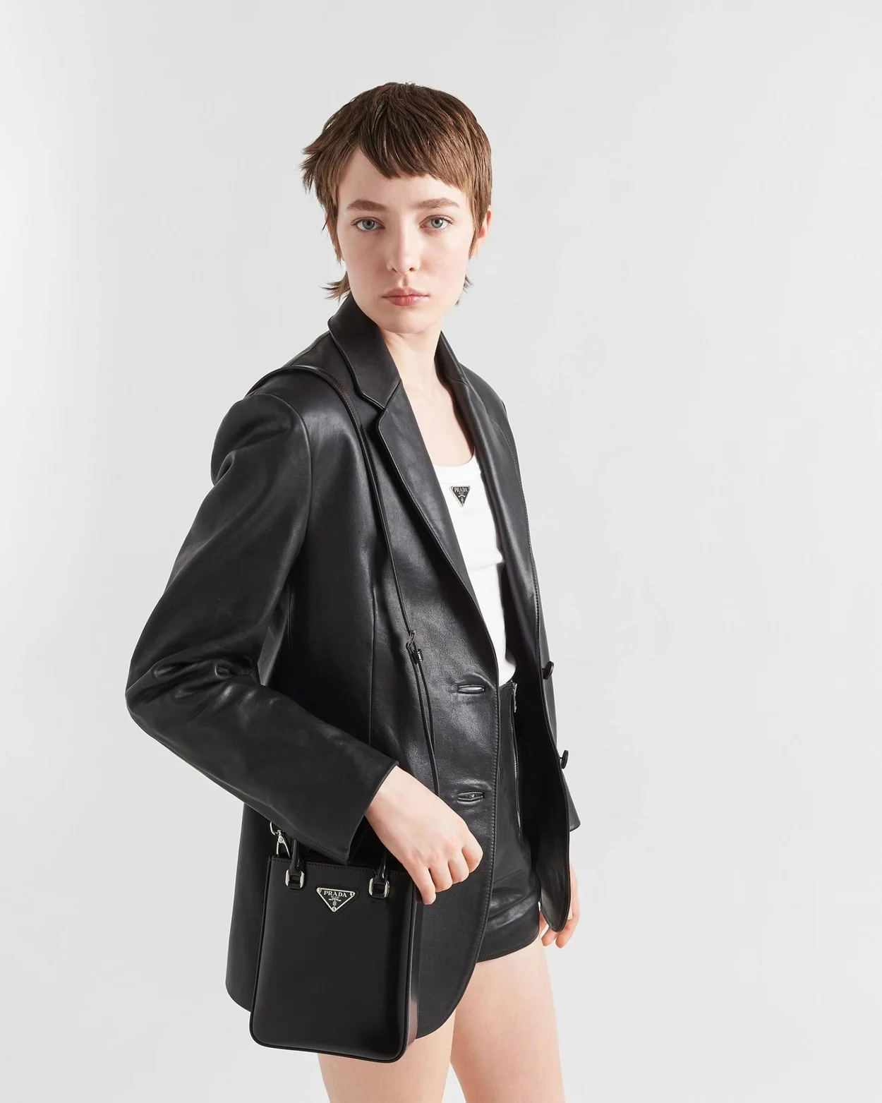 프라다 브러쉬드 가죽 스몰 토트 백 블랙