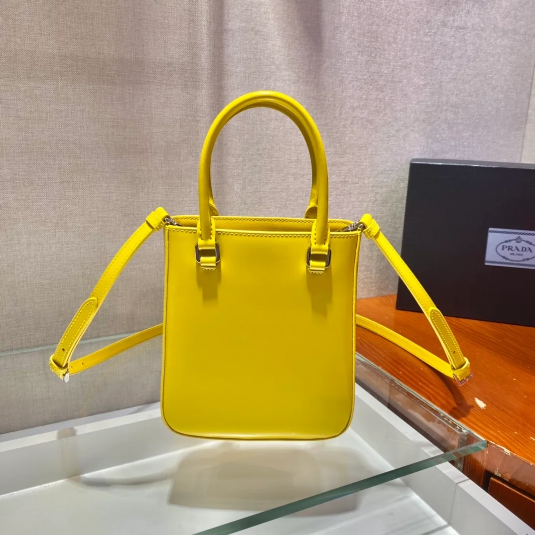 프라다 브러쉬드 가죽 스몰 토트백 옐로