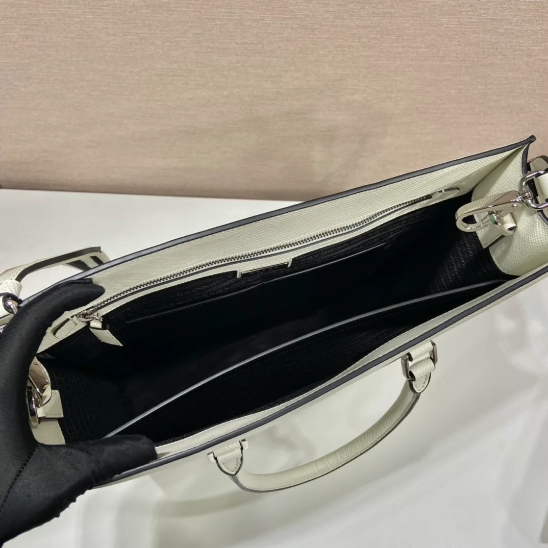 프라다 사피아노 가죽 토트백 화이트