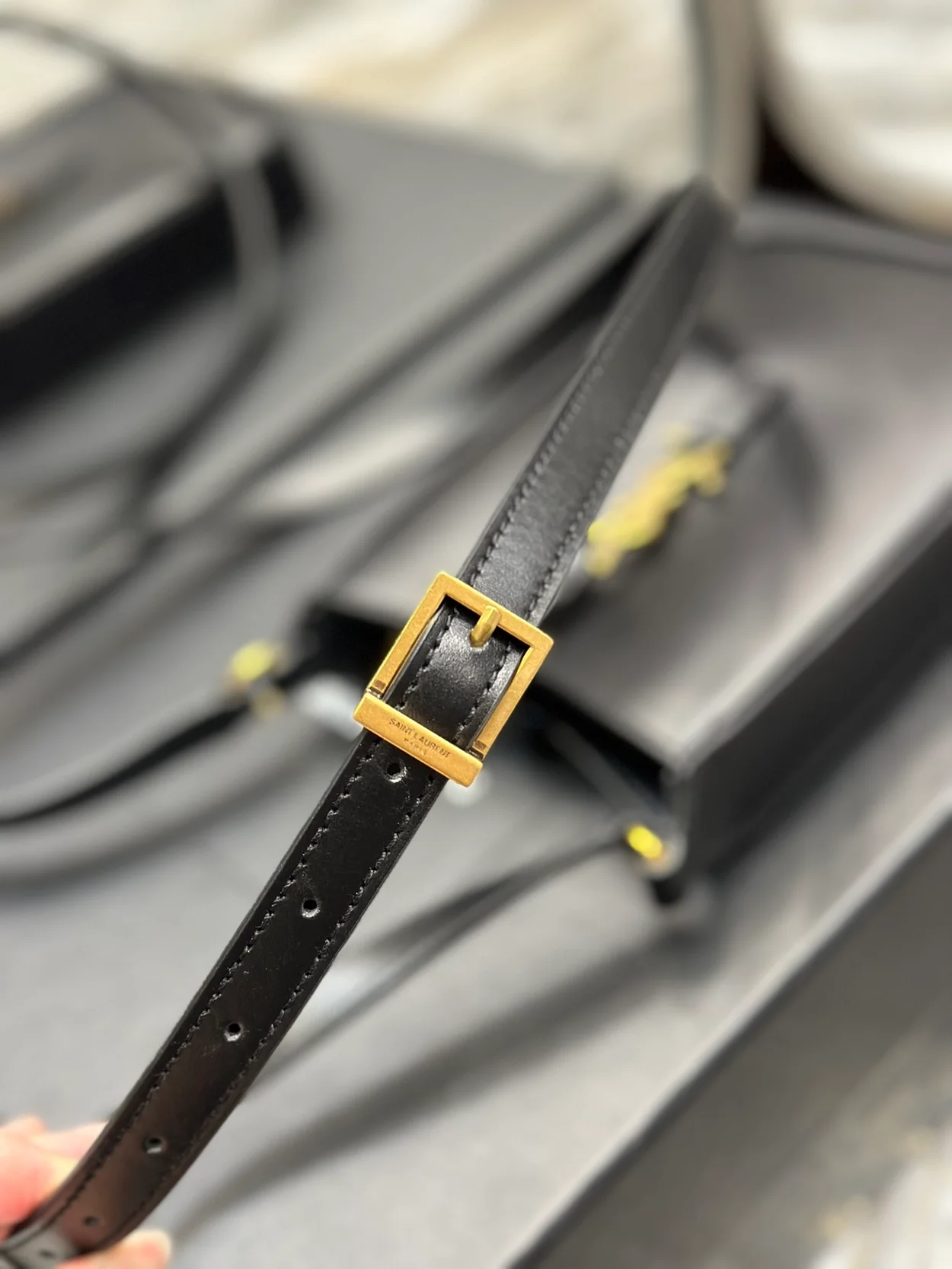 생로랑 LE 5 A 7 미니 버티컬백 블랙