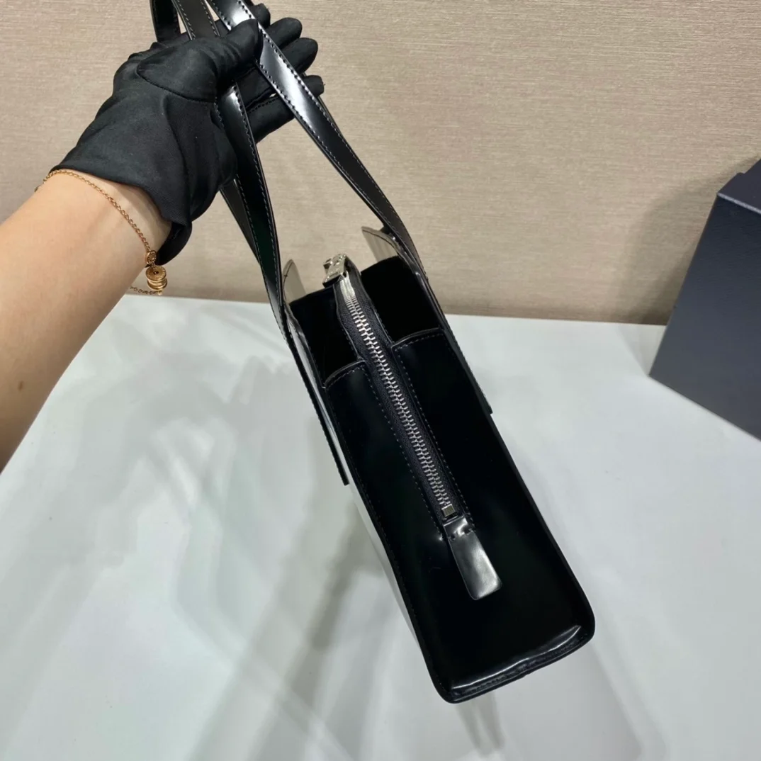 프라다 리에디션 1955로고 토트백 블랙