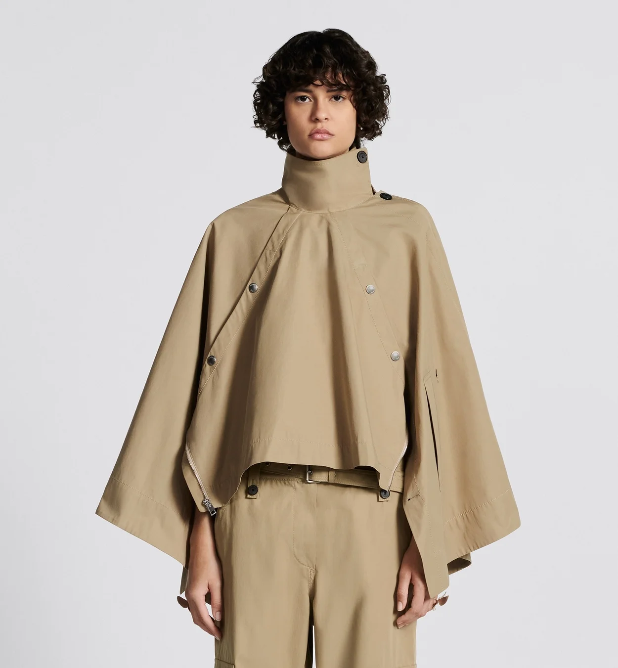 디올 케이프-이펙트 피코트 베이지