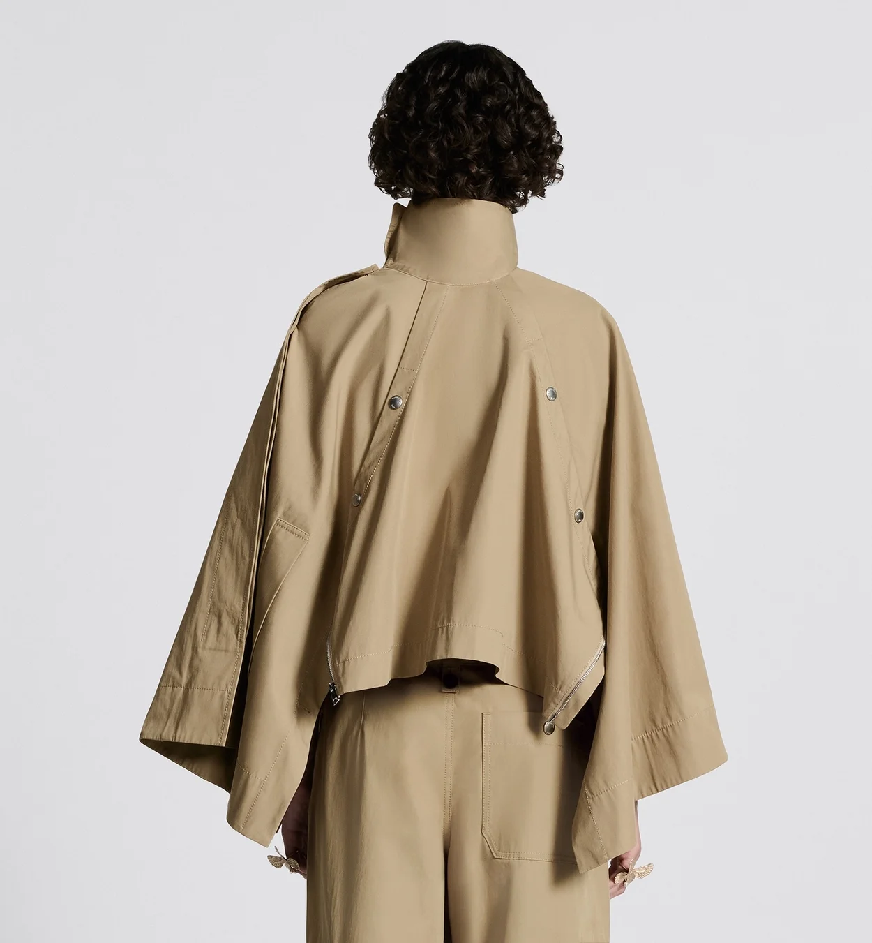 디올 케이프-이펙트 피코트 베이지