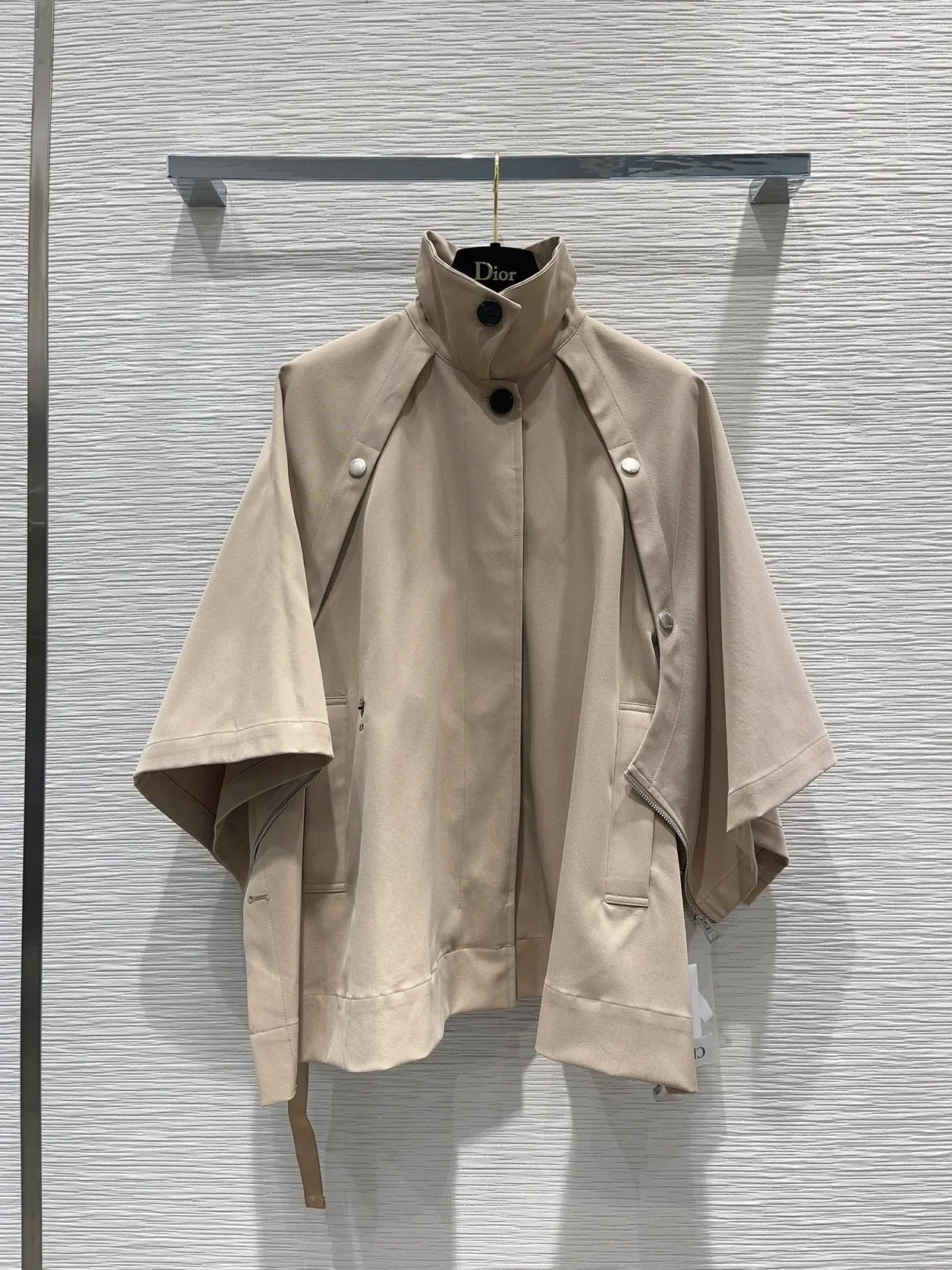 디올 케이프-이펙트 피코트 베이지