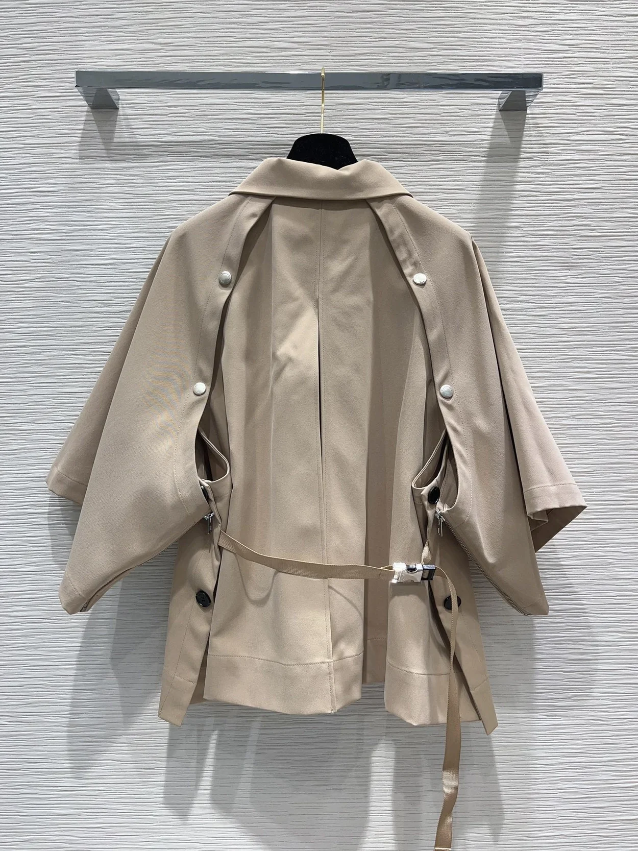 디올 케이프-이펙트 피코트 베이지