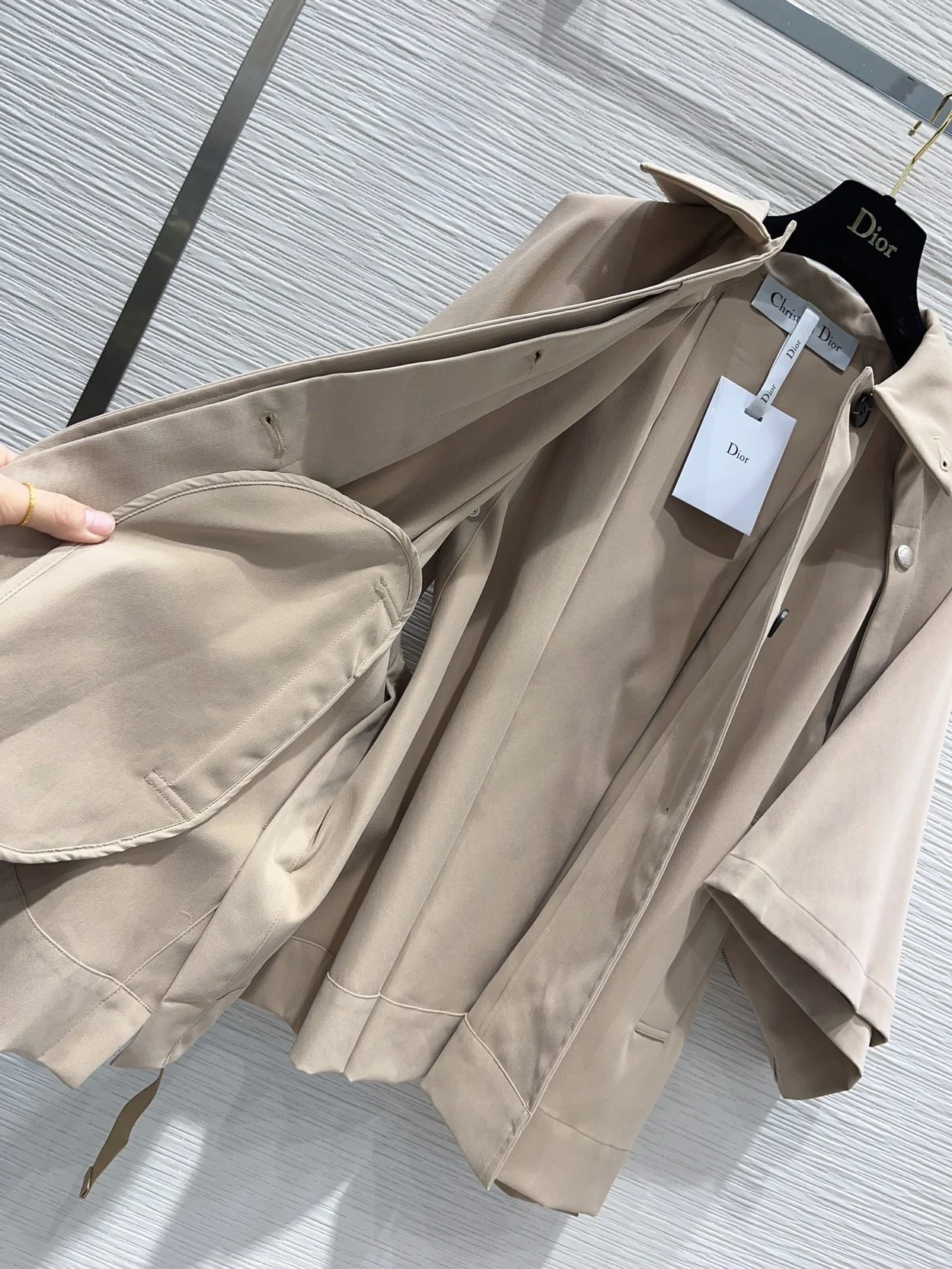 디올 케이프-이펙트 피코트 베이지