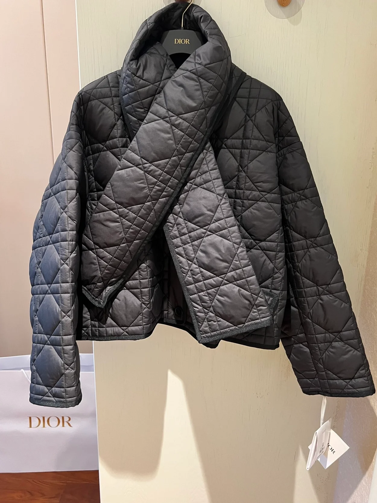 디올 크리스 크로스 매크로까나쥬 피코트