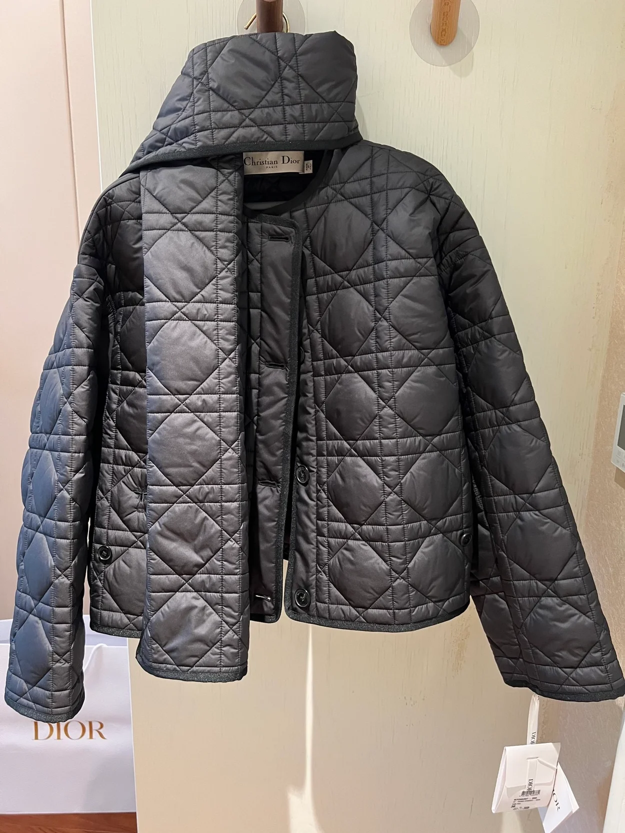 디올 크리스 크로스 매크로까나쥬 피코트